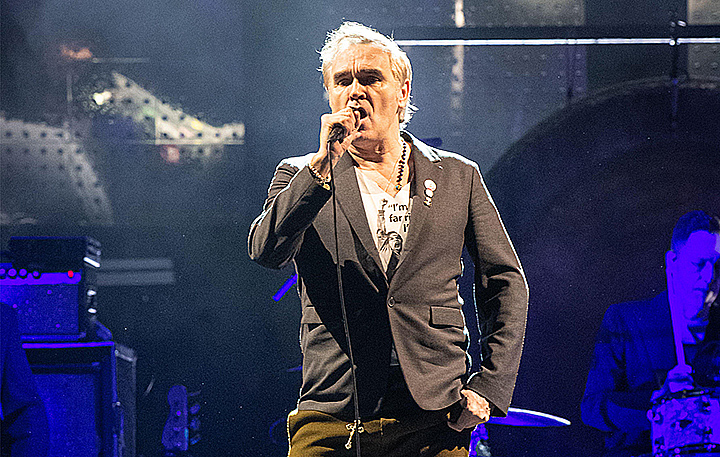 «Insultantes», Morrissey critica industria musical y medios por tributos a Sinéad
